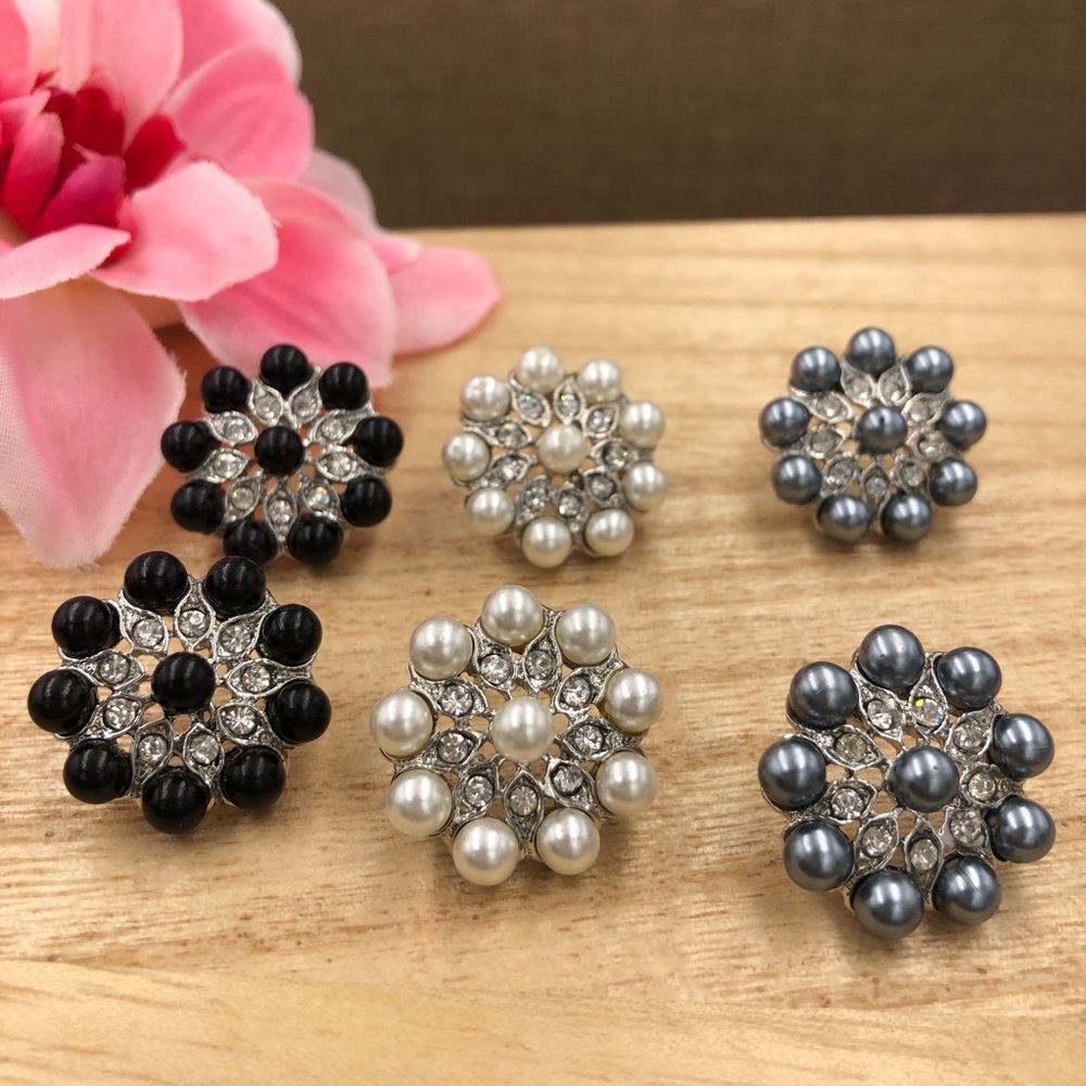 🍀 Pearl Flower Burst post Stud Earrings